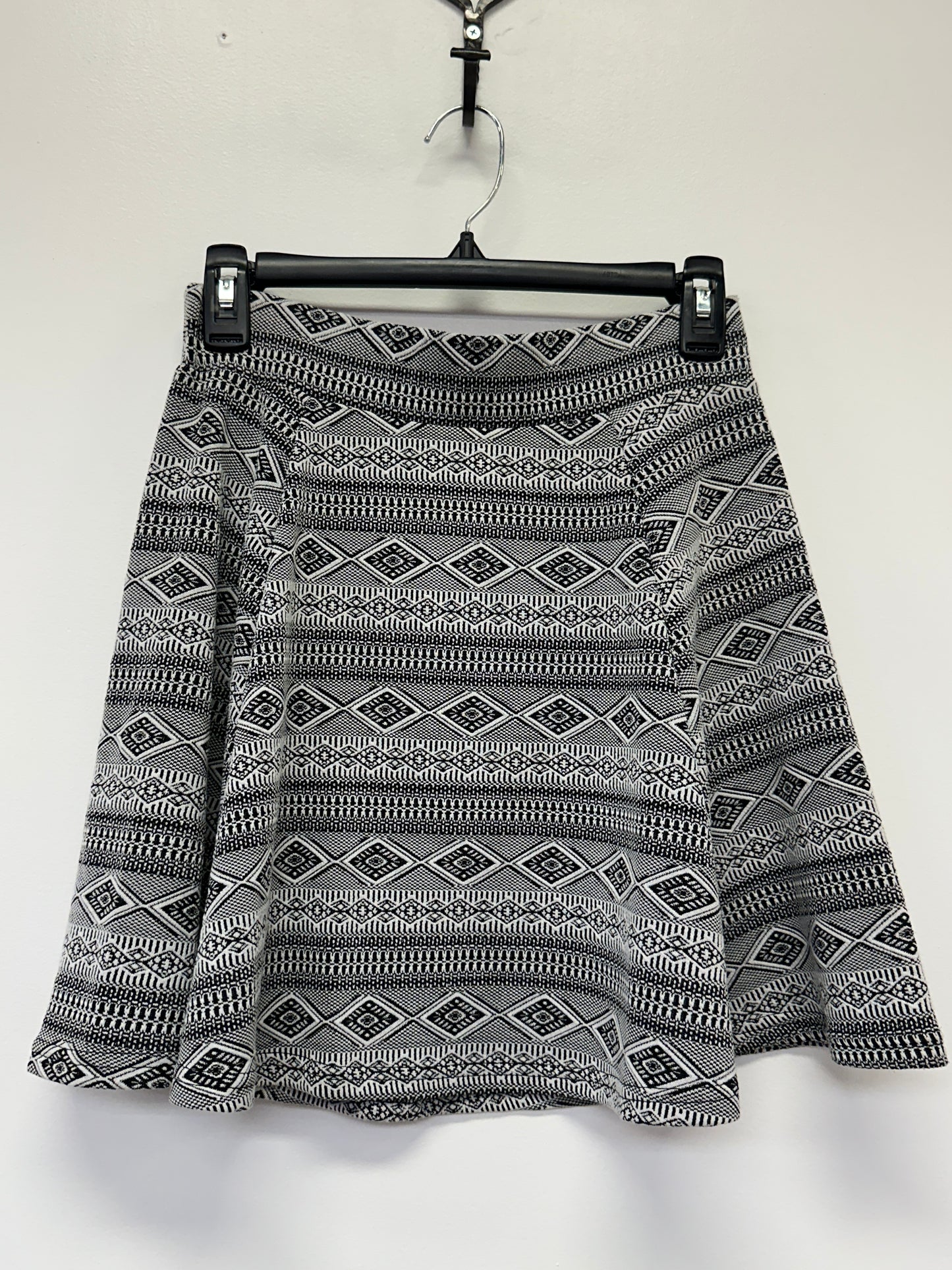 H&M Divided Black White Pattern Skater Skirt Small New With Tags