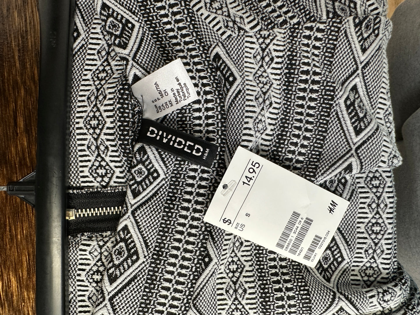 H&M Divided Black White Pattern Skater Skirt Small New With Tags