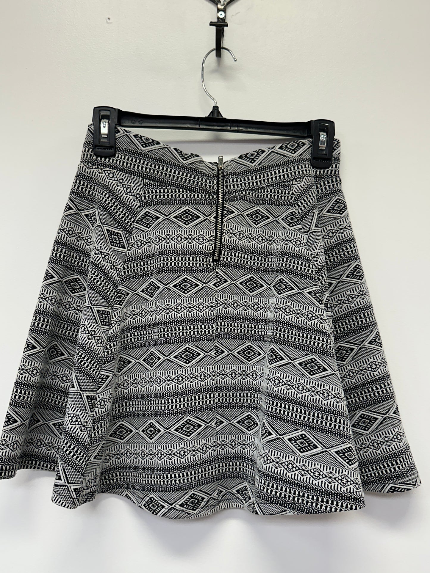 H&M Divided Black White Pattern Skater Skirt Small New With Tags