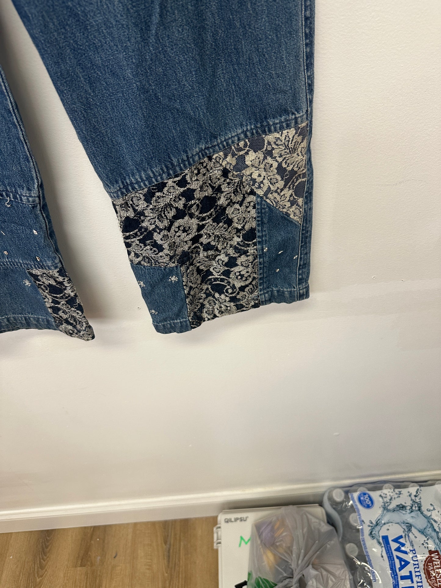 Agapo Capri Jeans w/floral strip